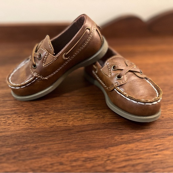 Carter's Other - Carter’s Size 6 Brown Shoes